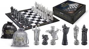 HARRY-POTTER-WIZARD-CHESS-SET.